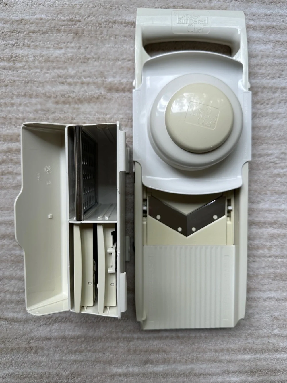 Pampered Chef Ultimate Mandoline #1109 Grater Slicer 4 Blades With Original Box